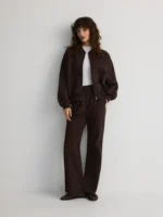 Utsvängda joggingbyxor